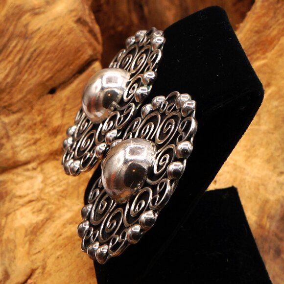 Vintage Concho Domed & Swirly Sterling Silver Stud Earrings Mexico Clip-on - Picture 4 of 9